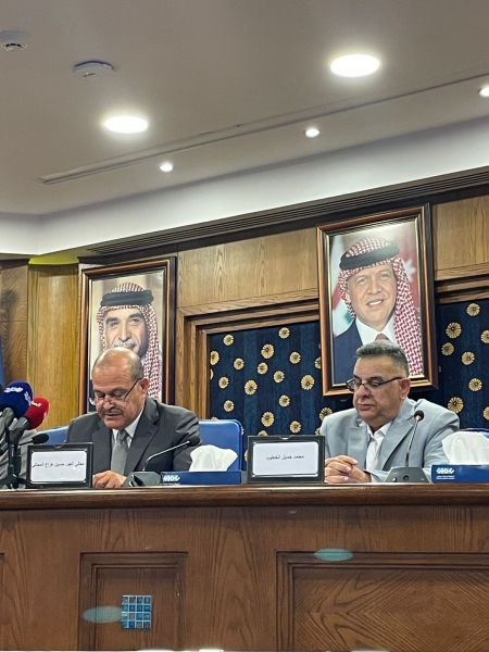 إشهار كتاب حين يصمت السلاح... تبدأ القصة للعقيد المتقاعد الخطيب