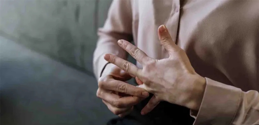 انفصلا قبل 6 أيام فقط من الزفاف.. فنانة شهيرة تكشف كواليس خطوبتها من زميلها (صورة)