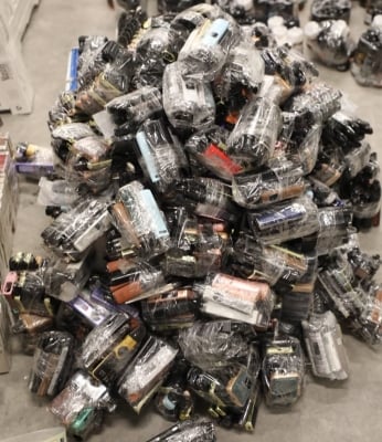 بالصور...الجمارك تضبط كميات كبيرة من الدخان والسجائر  الإلكترونية والمعسل