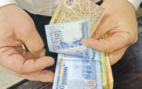 مراقبو التوجيهي يطالبون بتسريع صرف مستحقاتهم المالية