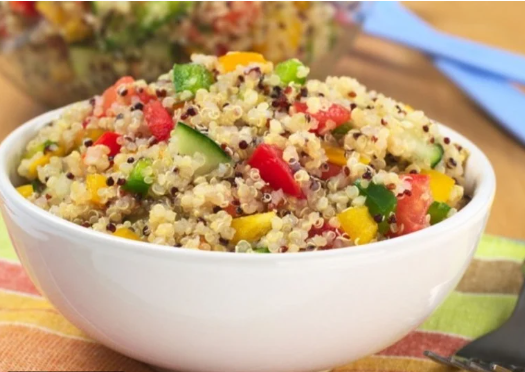 طريقة تحضير سلطة الكينوا بالدجاج خطوة بخطوة