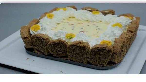 بدون فرن.. طريقة عمل كيكة الفواكه الباردة