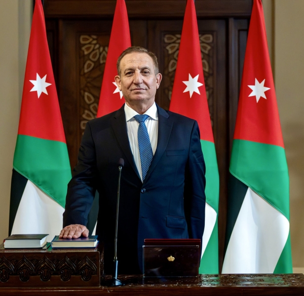 وزير الزراعة يتفقد مكتب التسويق الزراعي بسوق عمان المركزي