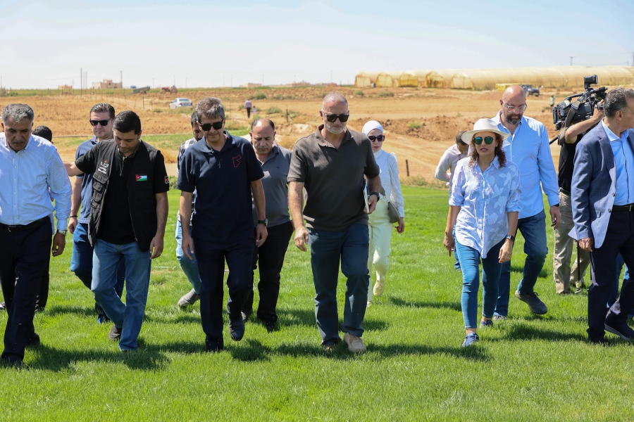 وزير الشباب يتابع ميدانيًا تنفيذ مشروع المستنبت الطبيعي للنجيل في منطقة زيزيا