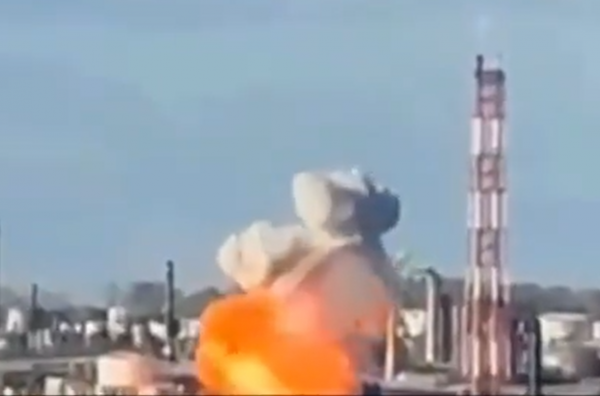 مسيّرات أوكرانية تهاجم مجمعًا كبيرًا لتكرير النفط في روسيا