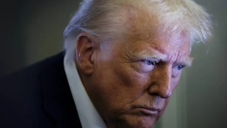 الغارديان: ترامب رئيس أميركي ضعيف