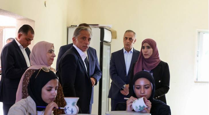 رئيس الوزراء يوجه بدعم جمعية سيدات أم الرصاص وربط منتجاتها بالمسار السياحي ومنصة خيرات الدار