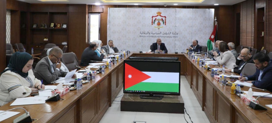 وزير الشؤون السياسية يلتقي جماعة عمان لحوارات المستقبل