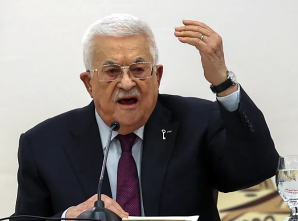 الرئيس الفلسطيني يصل الدوحة للمشاركة في القمة العربية الإسلامية