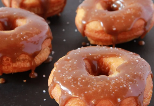 دونات بصوص الكراميل المملح