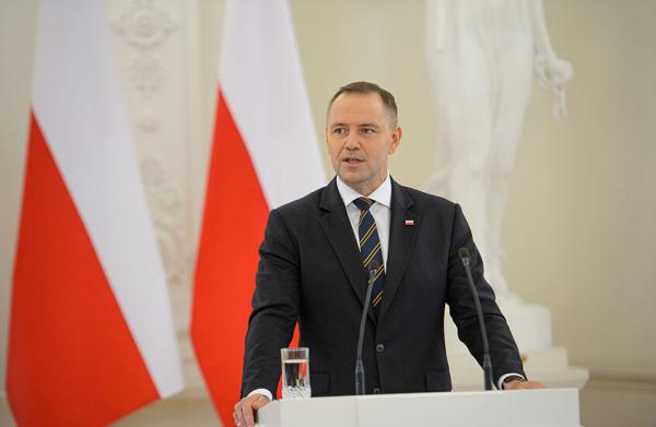 الرئيس البولندي يوقع مرسوما بالموافقة على نشر قوات الناتو في البلاد