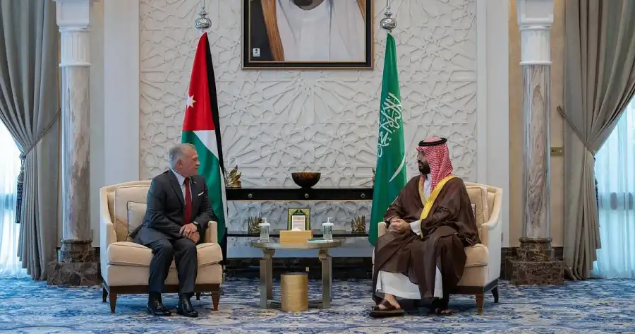 الملك يلتقي ولي العهد السعودي في الدوحة