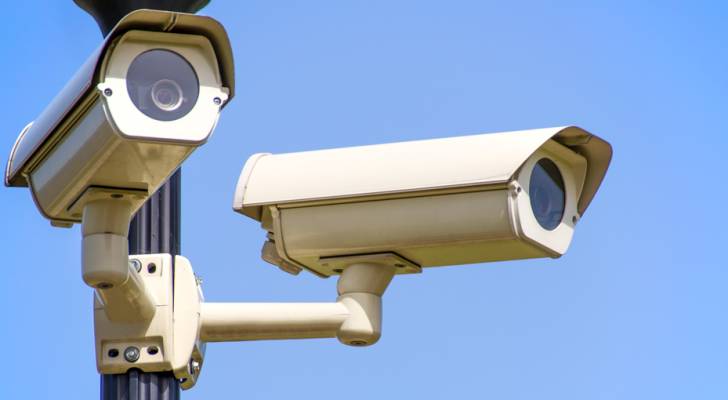 حقيقة الكاميرات الجديدة: 10 مواقع لرصد المخالفات المرورية في عمان (أسماء)