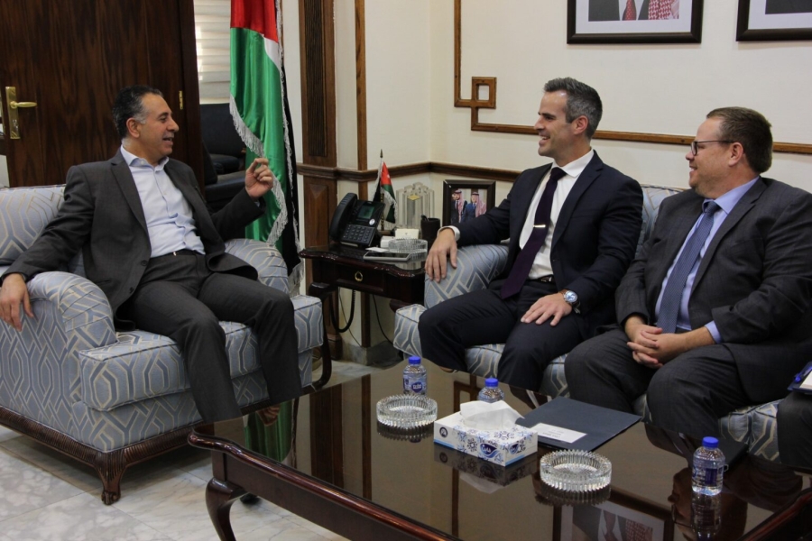 وزير الصناعة يناقش آفاق التعاون الاقتصادي مع وفد أمريكي