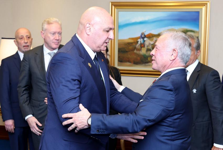 الملك يعقد لقاءات في الدوحة مع قادة دول شقيقة