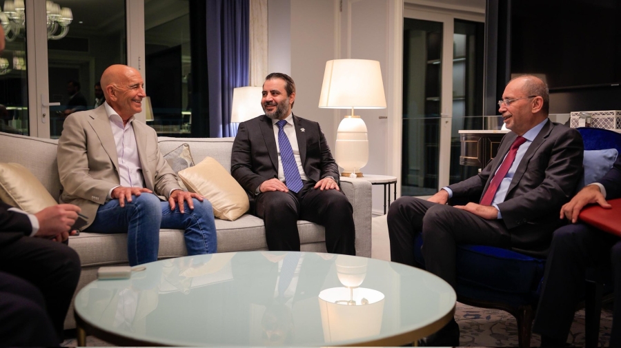 وزير الخارجية الأردني يلتقي نظيره السوري والمبعوث الأمريكي في الدوحة لتعزيز الحوار الإقليمي