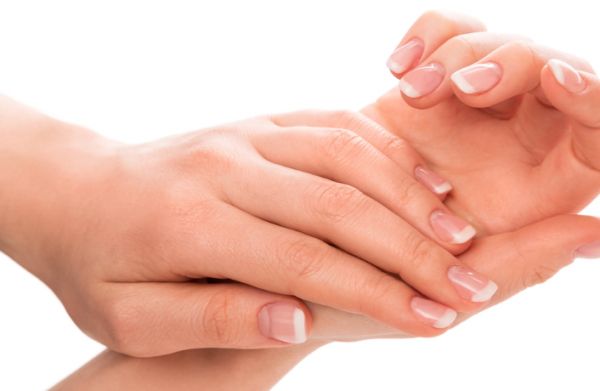 4 وصفات طبيعية لتفتيح اليدين