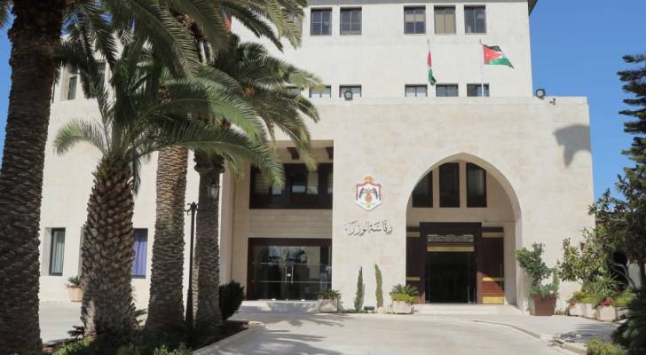 موظفون حكوميون إلى التقاعد (أسماء)