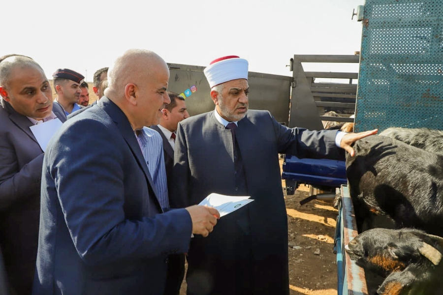 وزير الأوقاف يسلم 8 مشاريع تأهيلية لأسر محتاجة في الكرك