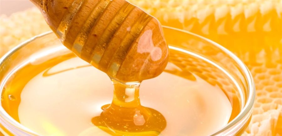 هل تعلم ماذا يفعل العسل بجسمك إذا تناولته على الريق؟