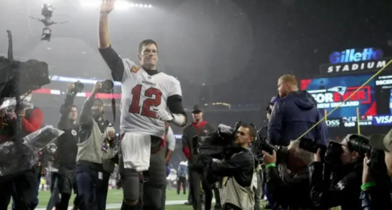 موسم الرياض يُعيد الأسطورة توم برادي من الاعتزال