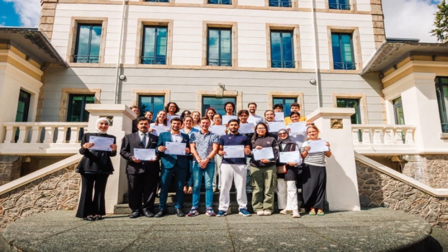 اختيار 3 طلبة من جامعة آل البيت على مستوى الوطن العربي لزمالة المعهد الفرنسي