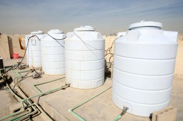 جمع عينات من خزانات مياه مدرستي إربد بعد تسمم الـ 24 طالبا