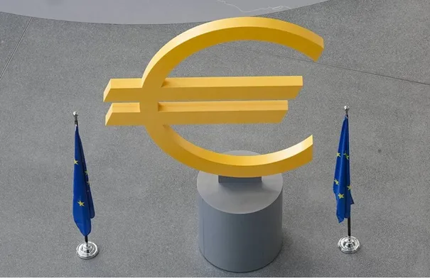 اليورو يتجه نحو أعلى مستوى في 4 سنوات