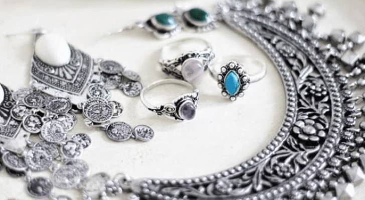 أسعار الفضة تقفز بأكثر من 1.1 وتتجاوز أداء الذهب