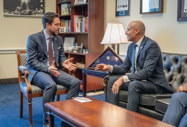 ولي العهد لأعضاء من الكونغرس: الأردن يبذل كل الجهود لتحقيق التهدئة في المنطقة