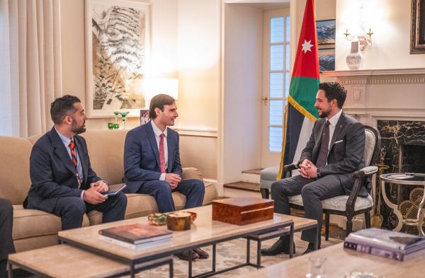 عاجل .. ولي العهد يلتقي عضوا في الكونغرس الأمريكي ووكيل وزارة الخارجية الأمريكية