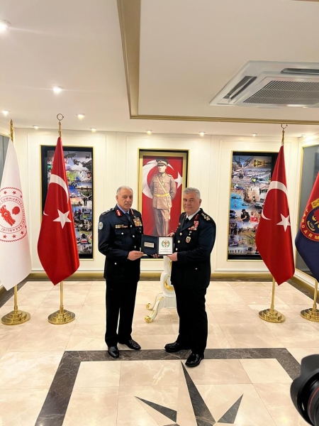 بالصور...مدير الأمن العام يشارك في معرض معدات الأمن الداخلي في أنقرة