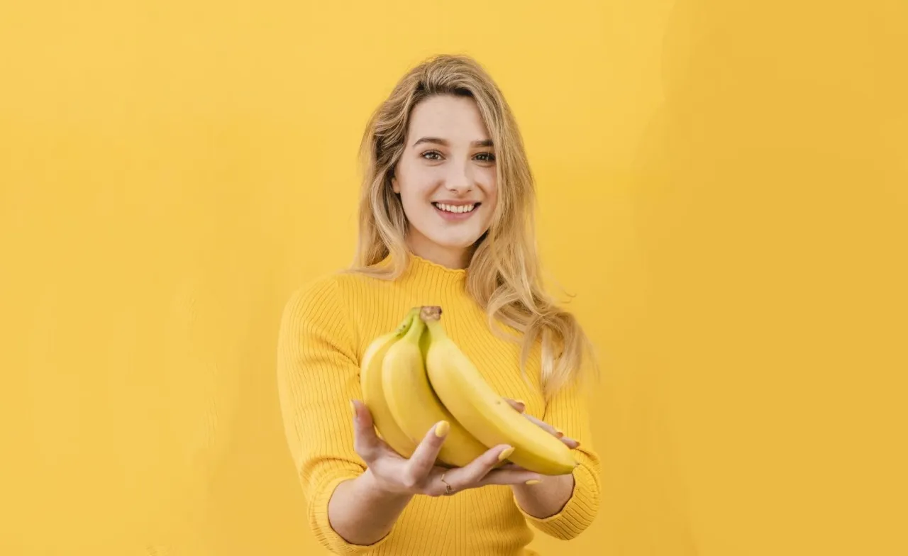 كيف تحوّلين قشر الموز إلى علاج فعّال لمشاكل الشعر؟