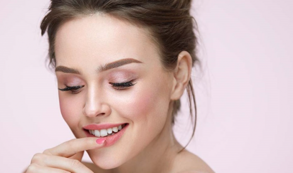 وصفات طبيعية للحصول على شفاه وردية وجذابة