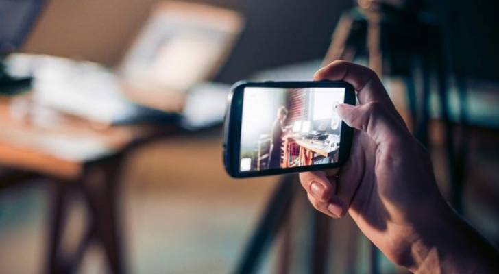 الزوج المهووس بالتصوير .. اتهمته زوجته بانتهاك خصوصيتها ومحكمة التميز في دبي تحسم الجدل