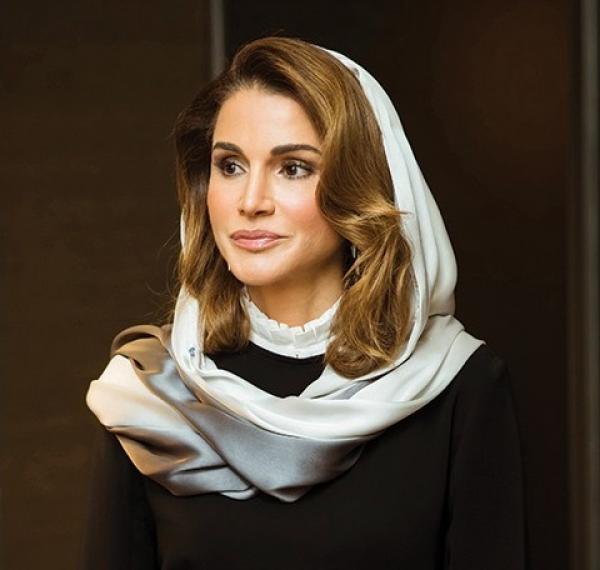 الملكة رانيا تؤدي واجب العزاء في وفاة الدكتور عبدالله عربيات