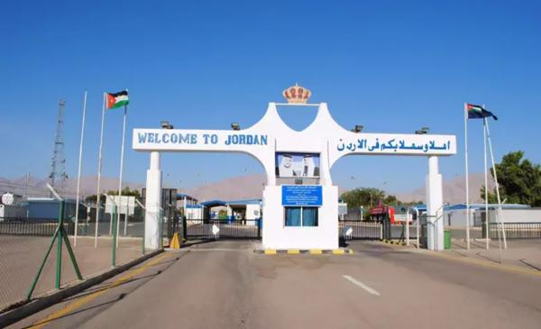 إعادة فتح جسر الملك حسين وتفويج المسافرين بشكل جزئي