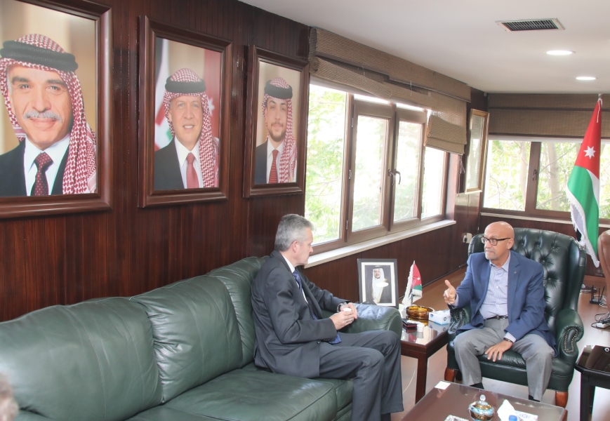 بالصور...وزير المياه والري يستقبل السفير الهنغاري الجديد لدى الاردن