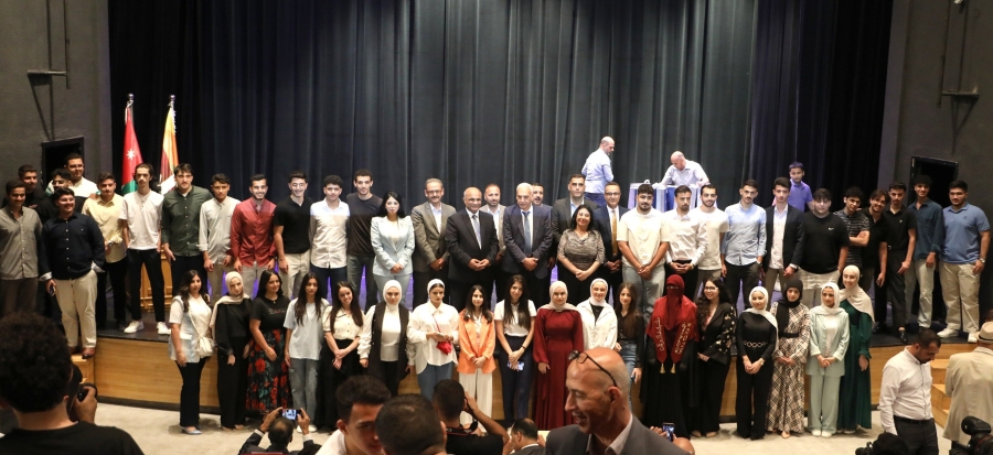 نقابة الصحفيين تكرم أبناء أعضائها الناجحين بـ التوجيهي