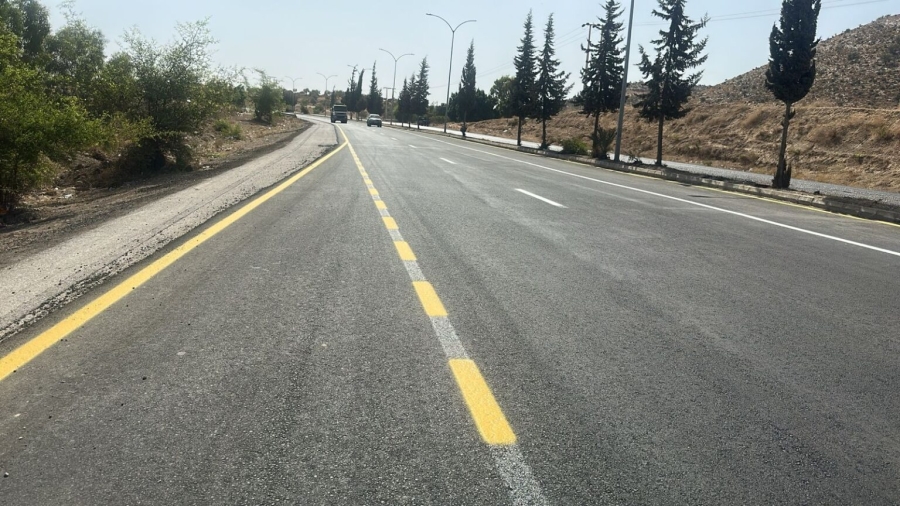 الأشغال تنجز صيانة جزئية لطريق شارع السلام بطول 8.8 كم في إربد