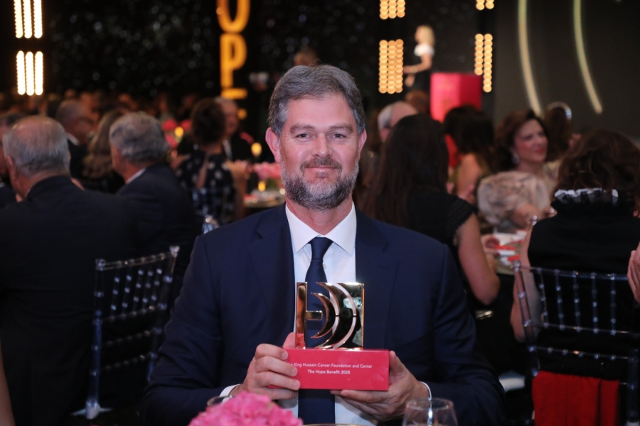 أمانة عمان تواصل أعمال التعبيد الليلي لعدد من الشوارع الرئيسية