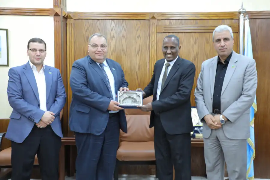 جامعة الزرقاء تستقبل رئيس مجلس إدارة وكالة تنمية تكنولوجيا المعلومات والاتصالات التشادية (ADETIC)