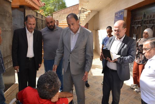 بالصور...متصرف عين الباشا يستجيب لإنقاذ شاب مريض يتعرض لسوء المعاملة