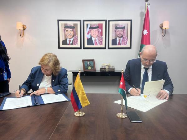 الأردن وكولومبيا يوقعان مذكرة تفاهم لإقامة مشاورات سياسية