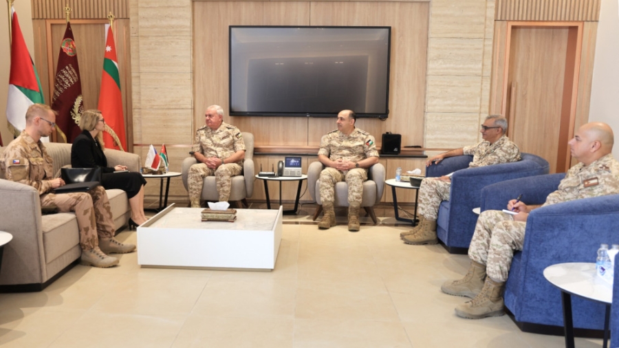 رئيس هيئة الأركان المشتركة يستقبل السفيرة التشيكية