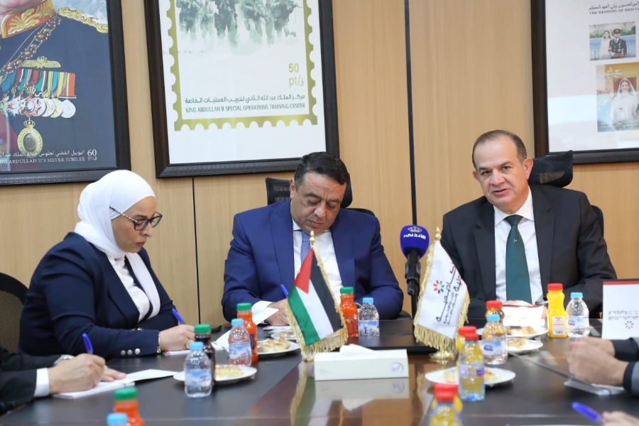 وزير الاقتصاد الرقمي والريادة يزور الأكاديمية الدولية للتجارة الإلكترونية واللوجستيك.