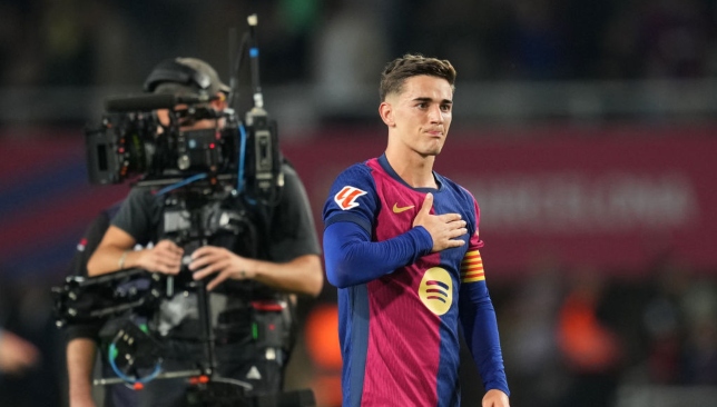 نجوم برشلونة يدعمون جافي في محنته