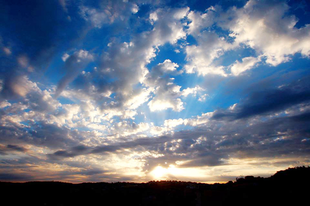 طقس خريفي مستقر وأجواء حارة نسبياً في الأغوار والبحر الميت والعقبة