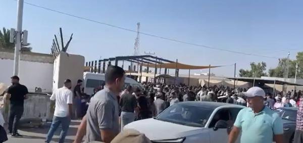 مسافرون يشتكون : إغلاق معبر جسر الملك حسين (معبر الكرامة) من الجانب الآخر