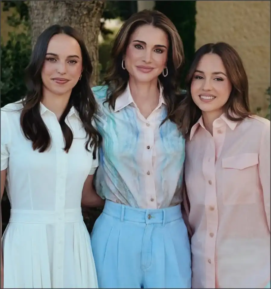 الملكة رانيا للأميرتين إيمان وسلمى: بكل صراحة، حفيداتي عم بنافسوكم بالغلاوة